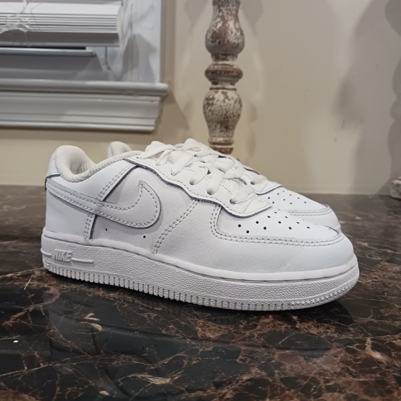 Nike Air Force 1 Low 07 Streetwear/Lifestyle Shoes Size 12C Unisex - Picture 3 of 10